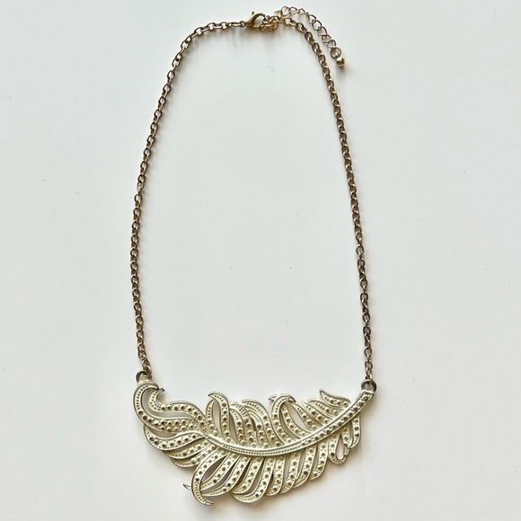 Elegant Gold Feather Necklace - Picture 1 of 3